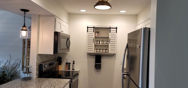 Building Photo - 1830 Robalo Dr