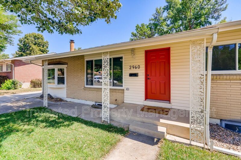 Primary Photo - 2960 S Yates St