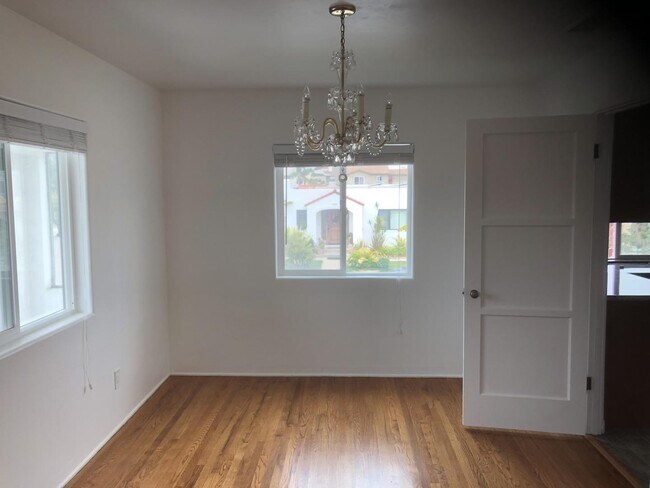 Building Photo - Room in 4 Bedroom Apartment at 3046 Byron St