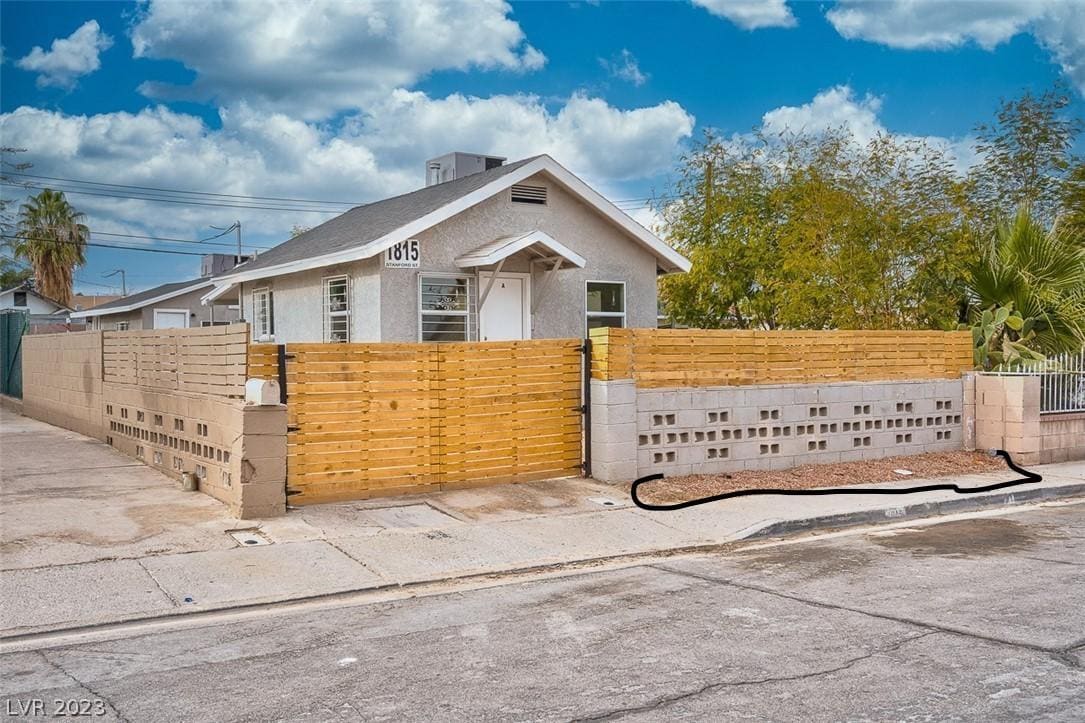 Foto principal - 1815 Stanford St