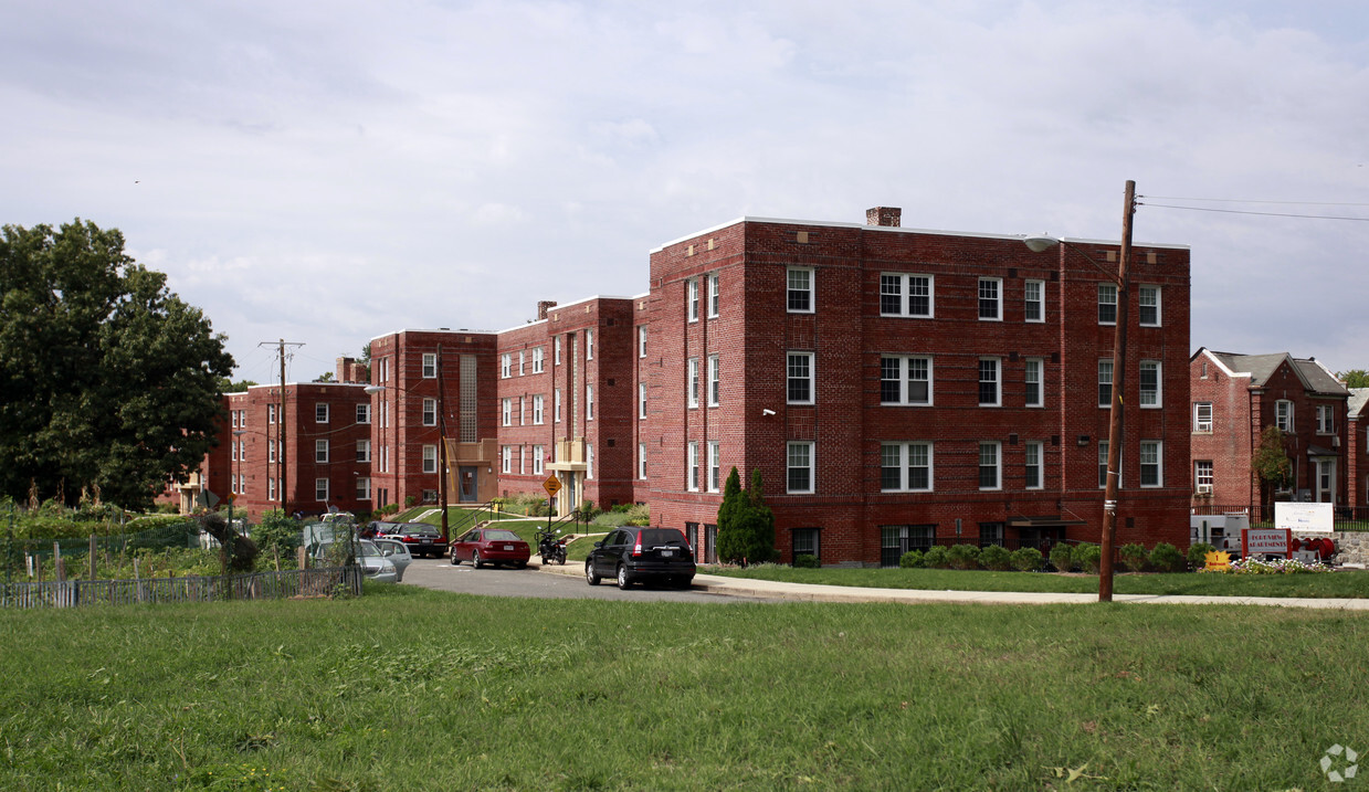 Primary Photo - Fort View Apartments