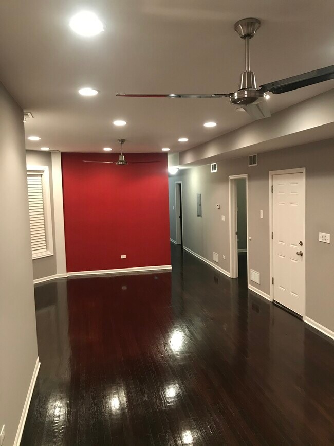 Foto del edificio - 1024 N Lawler Ave