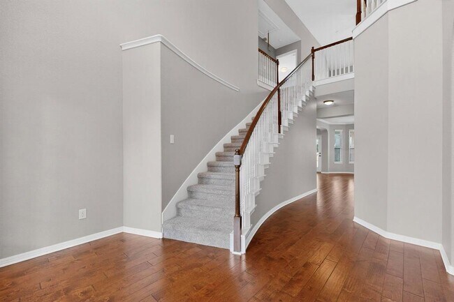 Building Photo - 2643 Henley Dr