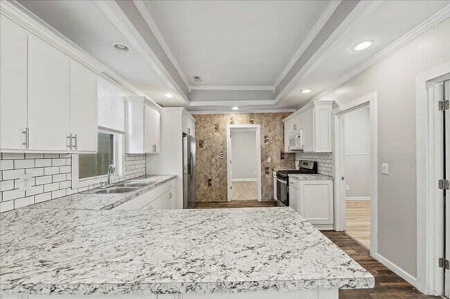 Building Photo - 1622 N Rural St