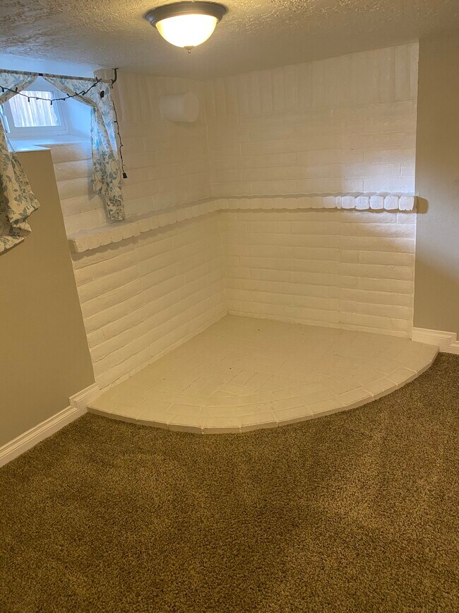 Living room - 325 E 500 S