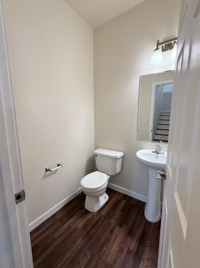 Baño de tocador - 2730 28th St W