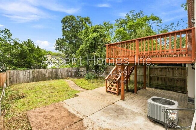 Building Photo - 2310 Riverview Terrace