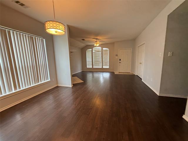 Foto del edificio - 704 Westwind Ln