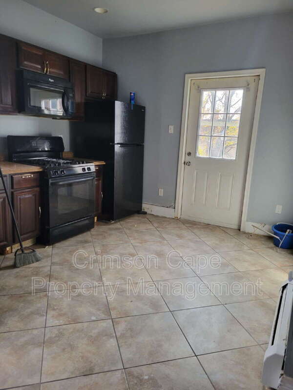 Building Photo - 212 Ash St