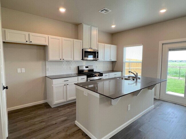 Foto del edificio - New Townhome Community at the Villas of Pe...