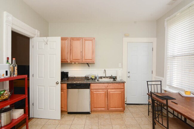 Foto del edificio - 1248 N Greenview Ave