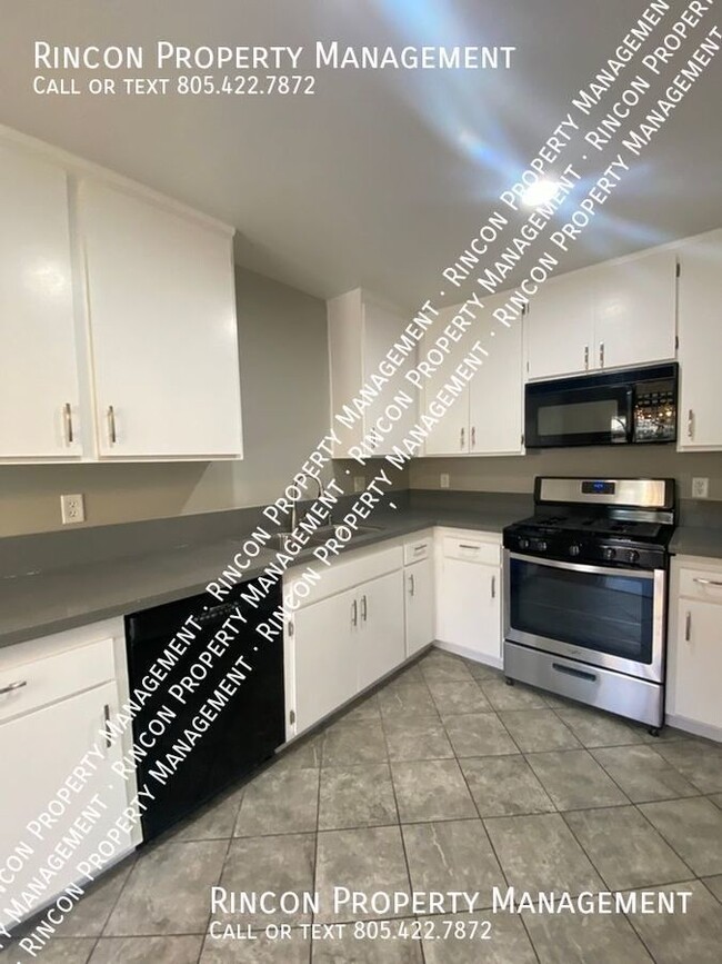 Building Photo - Spacious and Open 3 Bedroom, 2 Bath in Par...