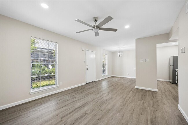 Foto del edificio - 8939 Gaylord Dr