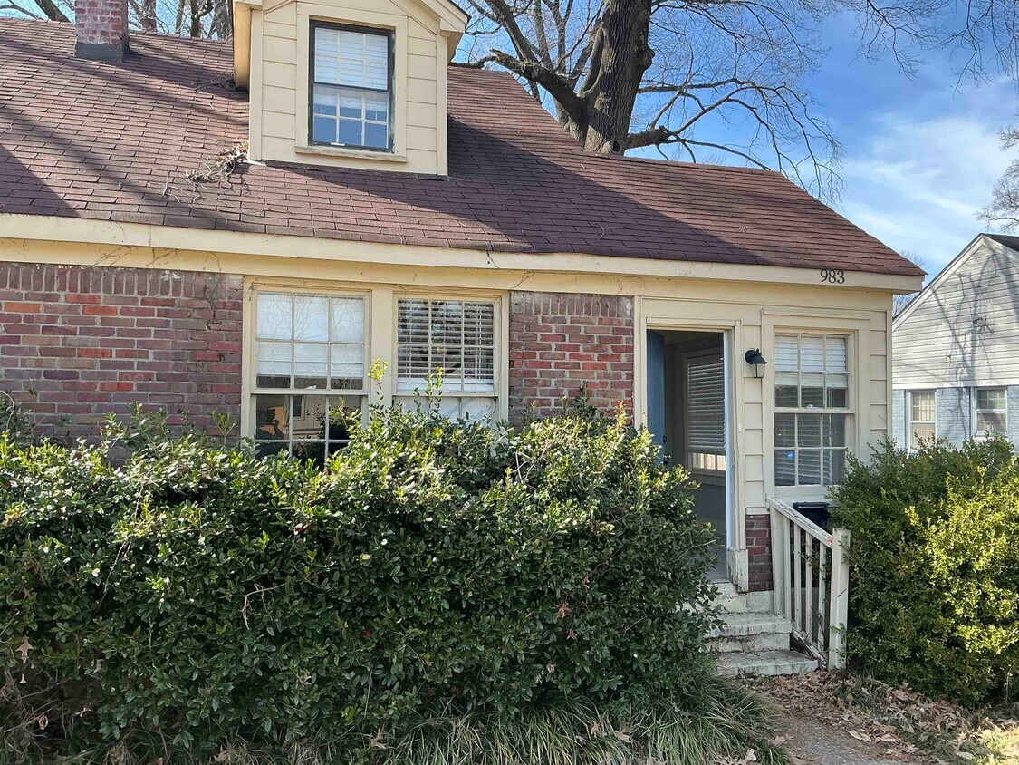 Primary Photo - 983 Brower St