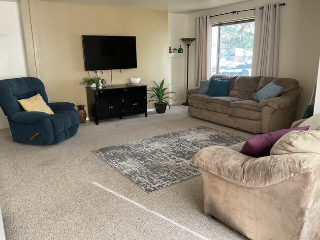 Building Photo - 504 W 1720 N