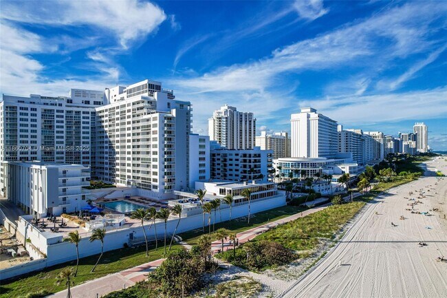 Foto del edificio - 5401 Collins Ave