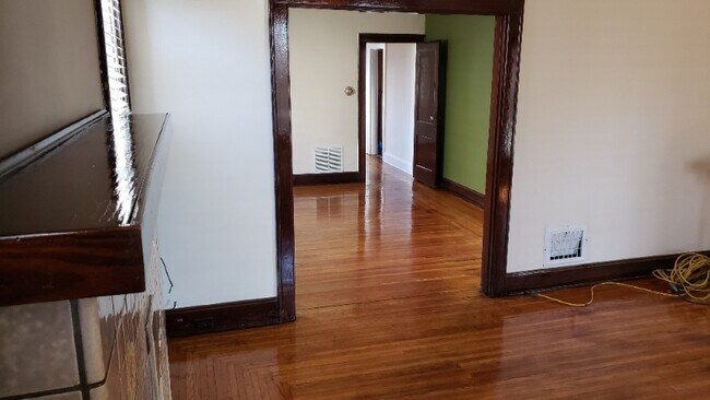Foto del edificio - 4950 Ralph Ave