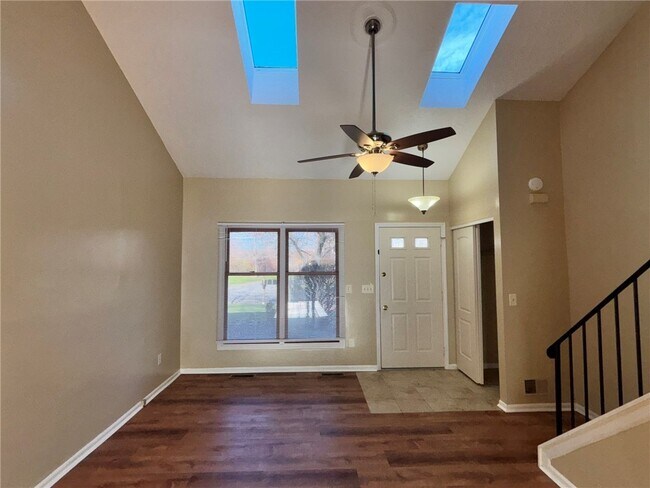 Foto del edificio - 16 Walnut Cir