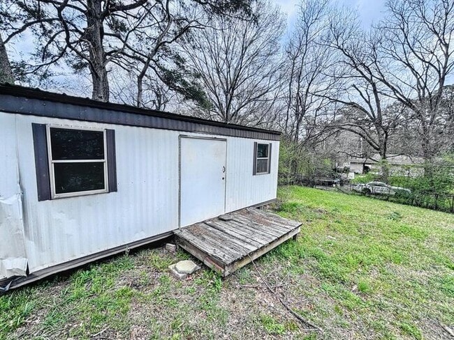 Building Photo - 3018 Meadow Forest Dr