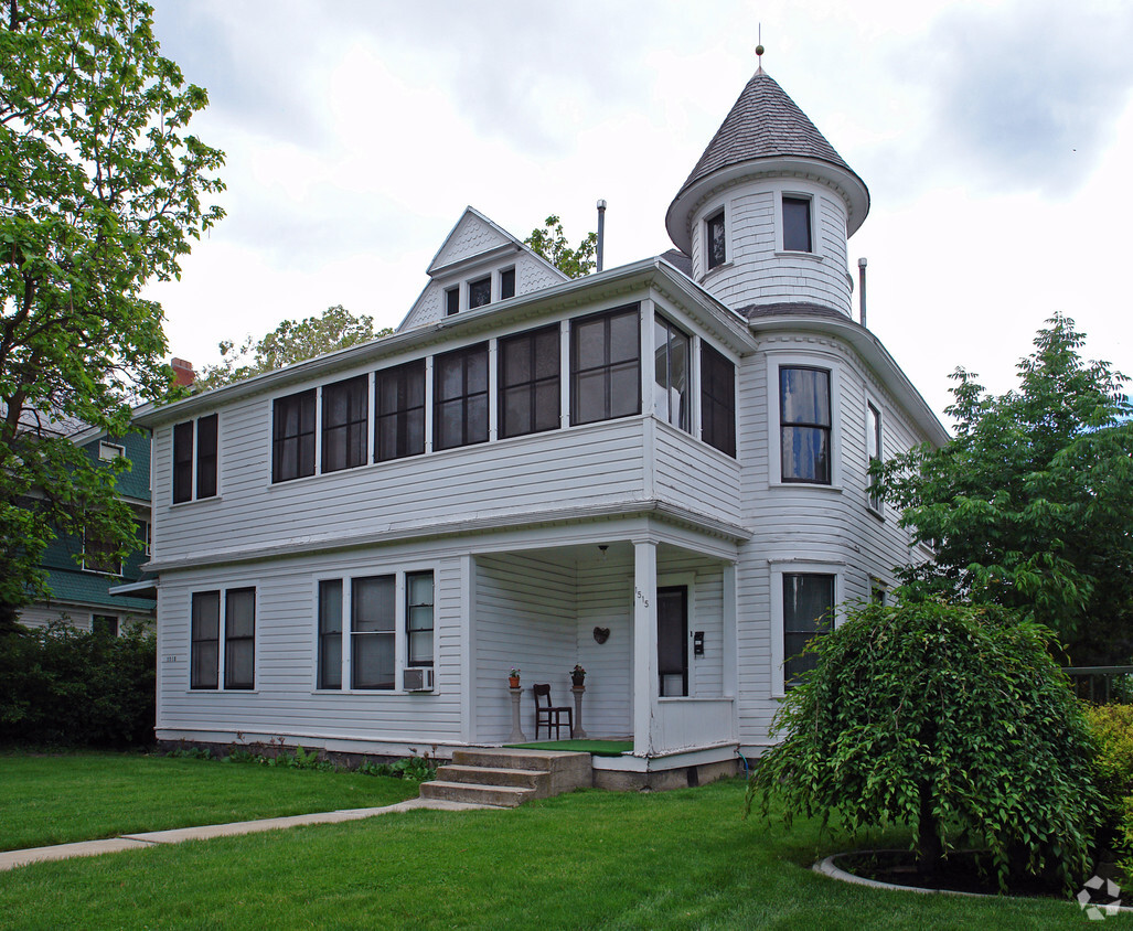 Primary Photo - BUSH APARTMENTS