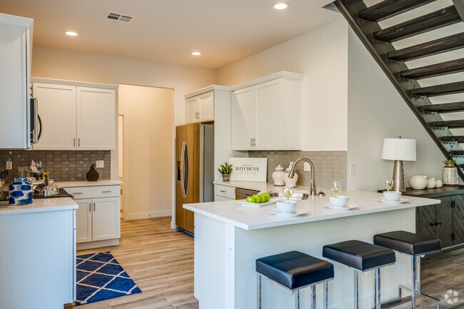 Interior Photo - Luxana
