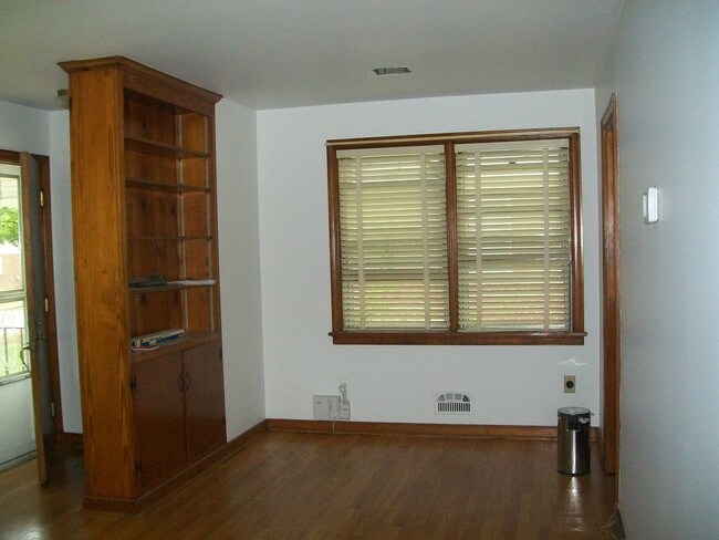 Building Photo - 5724 Heywood Rd