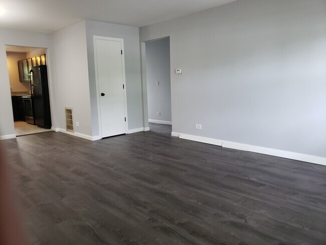 Foto del edificio - 122 E Winchester Rd