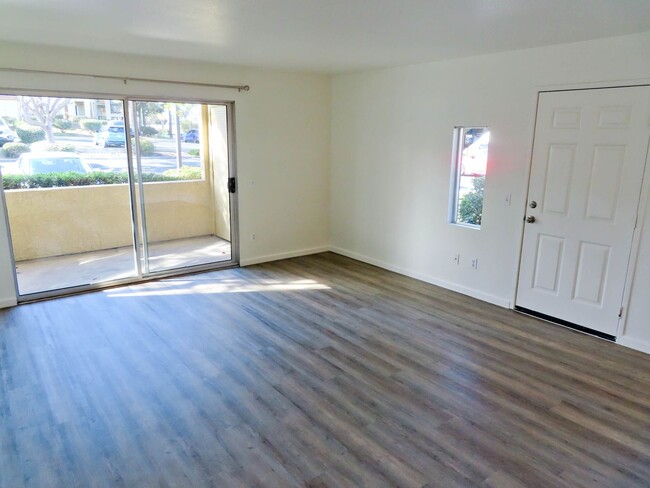 Building Photo - 3 bed, 2 bath Condo in San Diego's Linda V...