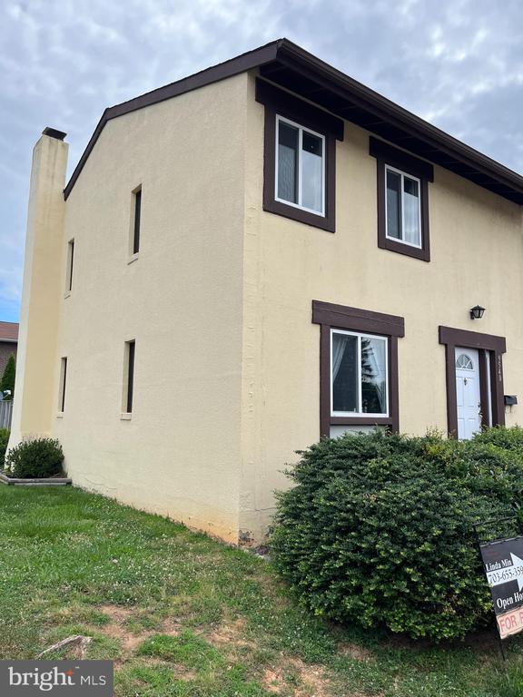 Foto del edificio - 9540 Blake Ln