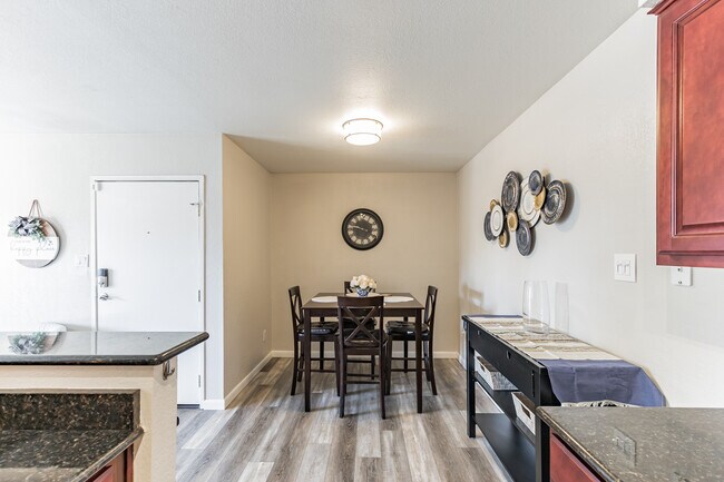 Foto del edificio - 5995 N 78th St