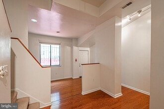 Building Photo - 619 S 19th St