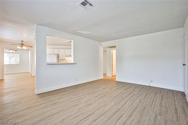 Foto del edificio - 5091 W Pioneer Ave