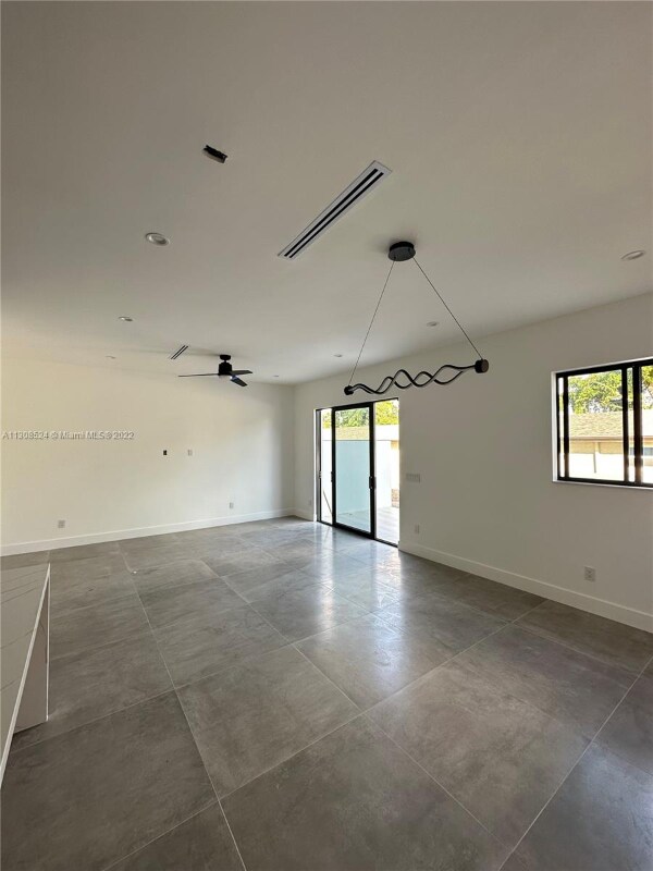 Building Photo - 4637 SW 32nd Ave