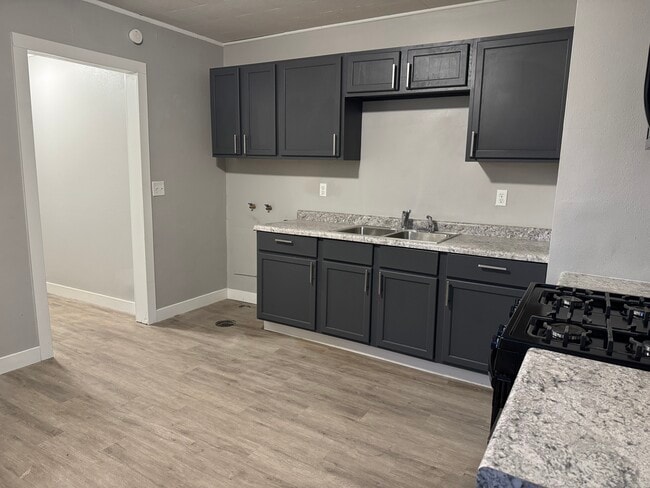 Foto del edificio - 3878 Johnson Ave