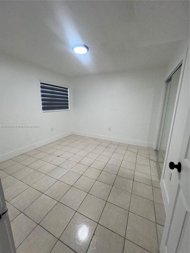 Foto del edificio - 590 NW 65th St