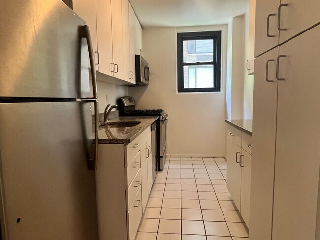 Foto del edificio - 333 E 49th St