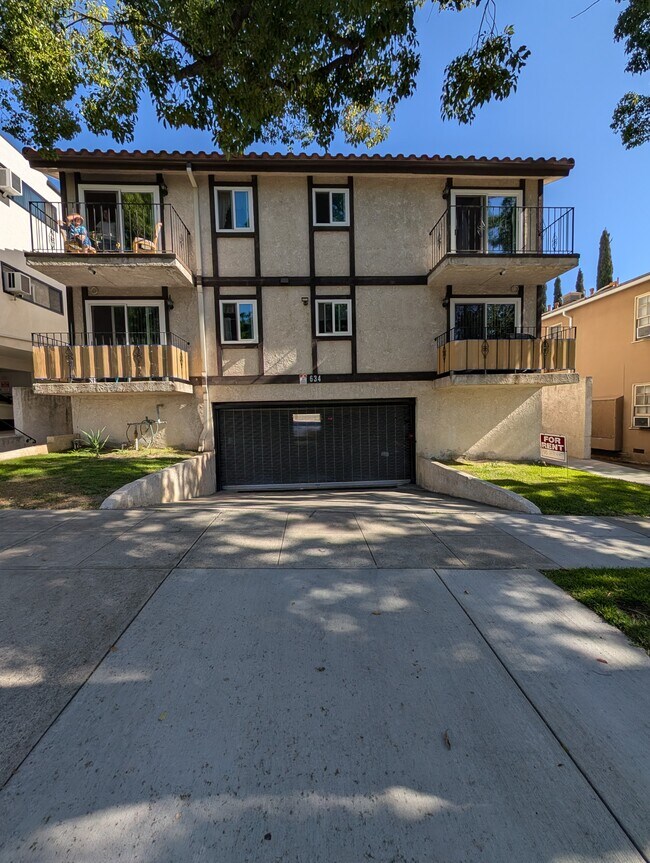 Building Photo - 634 E Angeleno Ave