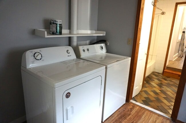 Building Photo - 8 N Delaware Dr