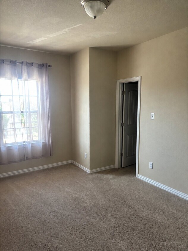 Building Photo - 908 Hartman Dr