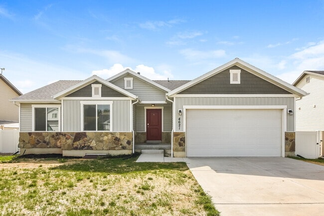 Building Photo - 4621 S W Pk Dr