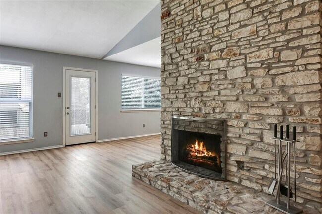 Building Photo - 13101 Silver Creek Dr