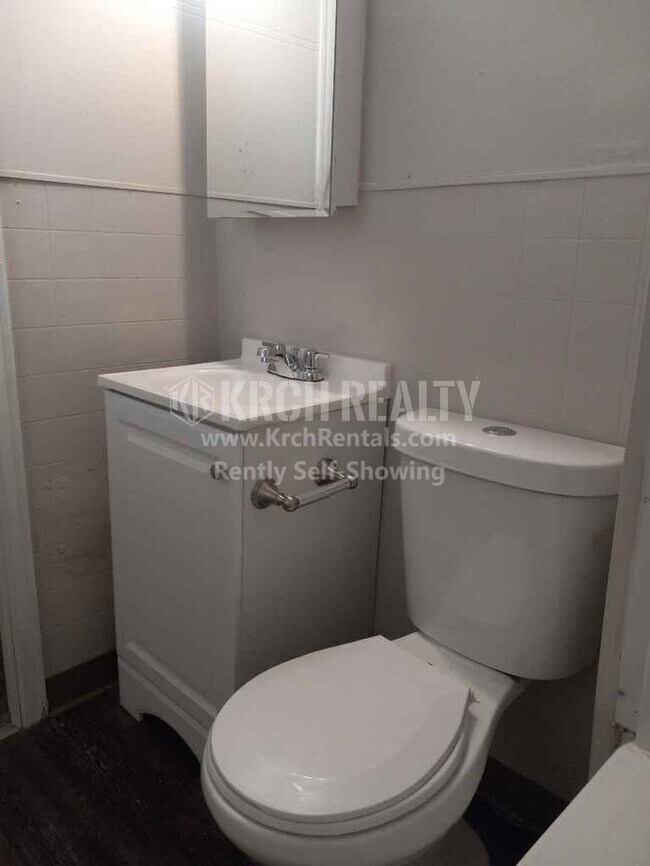 Foto del edificio - Nice 2 BD 1 BTH home with high ceilings an...