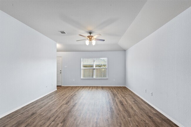 Foto del edificio - 2024 Cedar Tree Ct