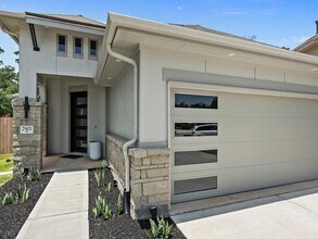 Building Photo - 2901 Yaupon Grove Ln