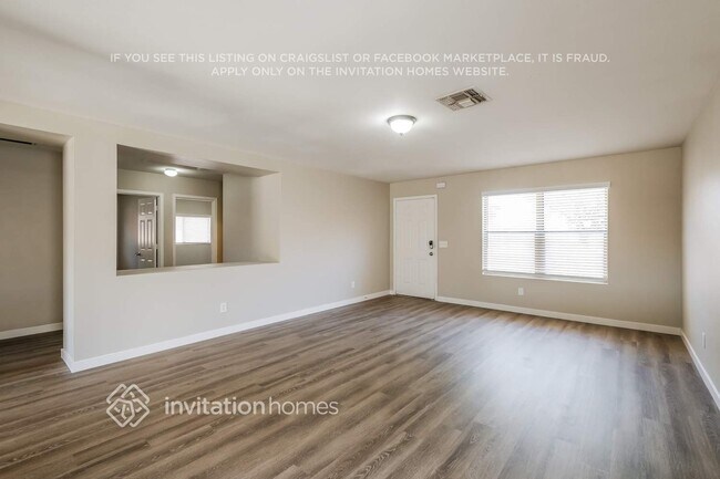 Foto del edificio - 12648 N Main St