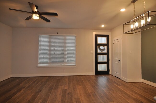 Photo - 829 Crystal Oak Ln Townhome