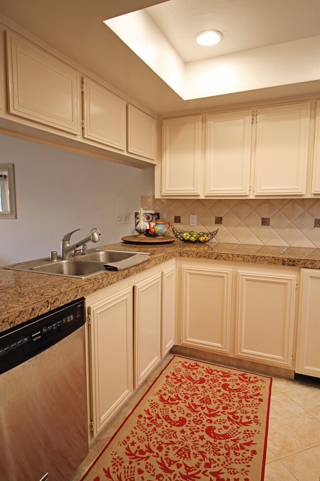 Lovely granite countertops - 1911 Estrella de Mar Ct