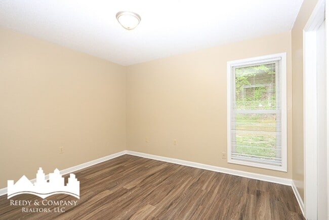 Foto del edificio - 453 Fox Valley Dr