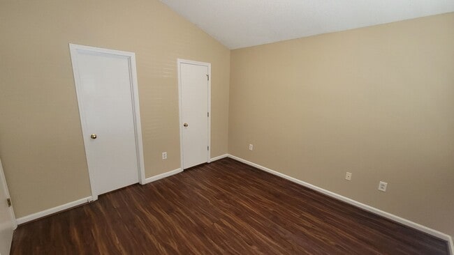 Building Photo - 2 Bed, 2 Bath Home in Greenville is Available