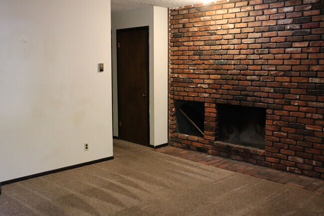 Building Photo - Duplex in CDA